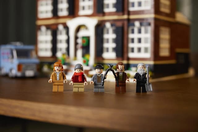 LEGO® Ideas Home Alone - Image 4