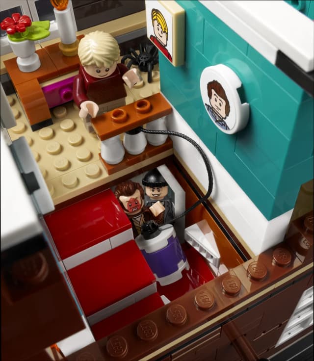 LEGO® Ideas Home Alone - Image 1