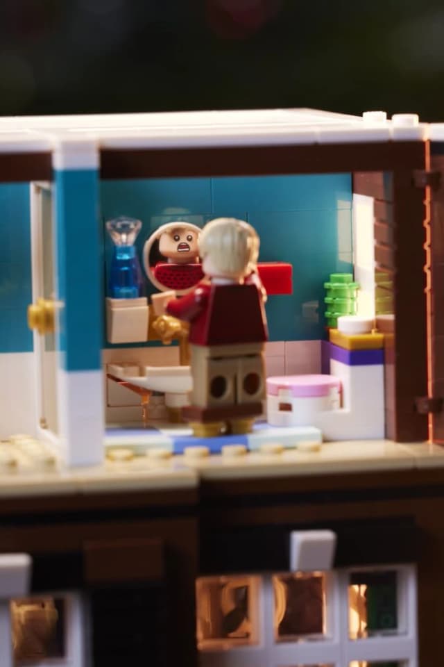 LEGO® Ideas Home Alone - Image 9