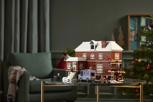 LEGO® Ideas Home Alone - Image 5
