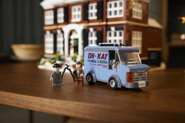 LEGO® Ideas Home Alone - Image 6