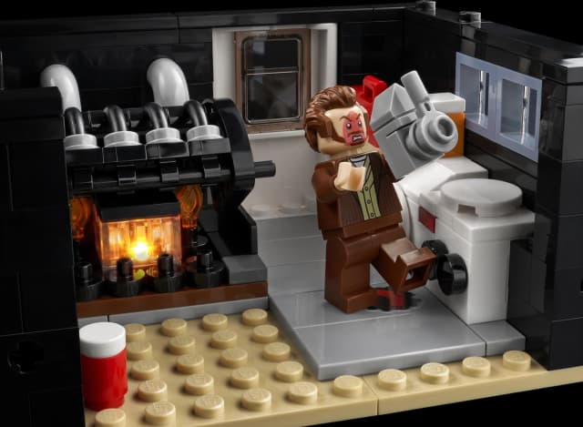 LEGO® Ideas Home Alone - Image 11