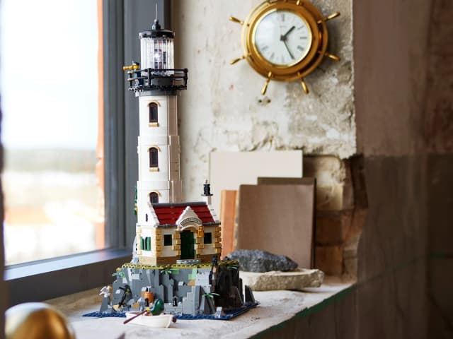 Motorised Lighthouse - Image 13