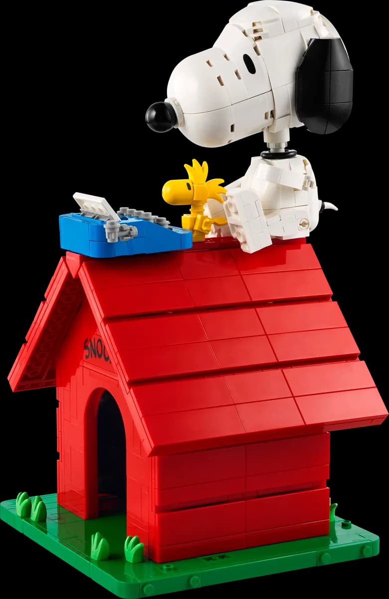 Peanuts: Snoopy's Doghouse