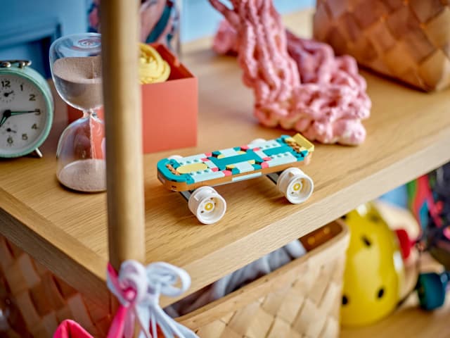 Retro Roller Skate - Image 11