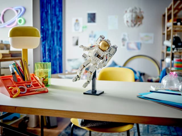 Space Astronaut - Image 11
