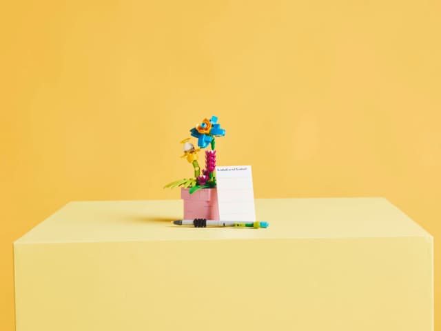 Typewriter with Flowers - Image 10