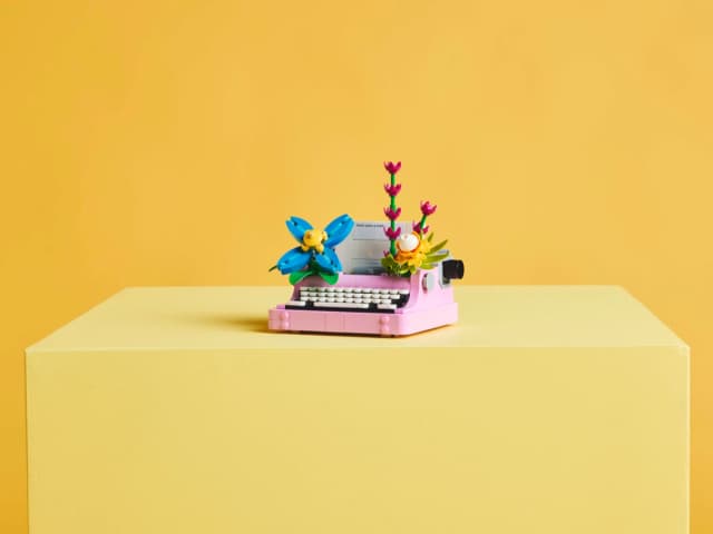 Typewriter with Flowers - Image 6