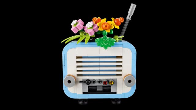 Record Player with Flowers - Image 7