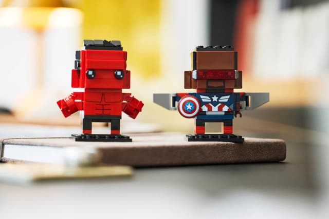 Captain America & Red Hulk Figures - Image 4