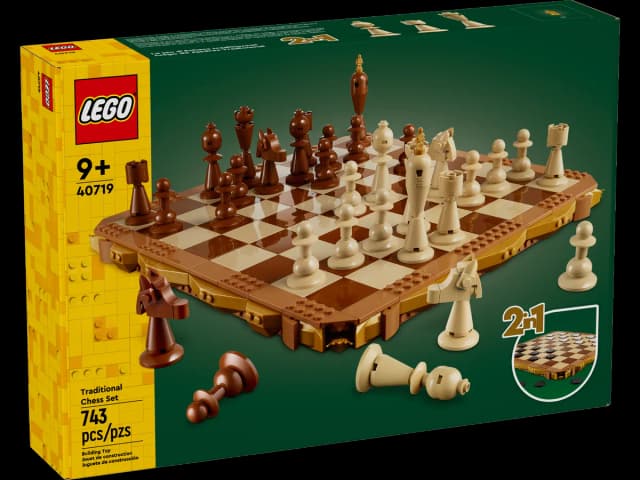 Traditional Chess Set - Image 2