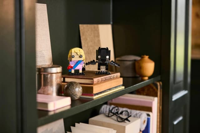 Luna Lovegood™ & Thestral Figures - Image 5