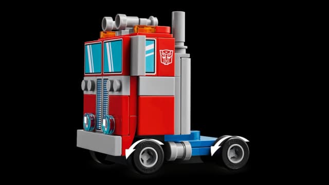 Optimus Prime Robot & Vehicle - Image 5