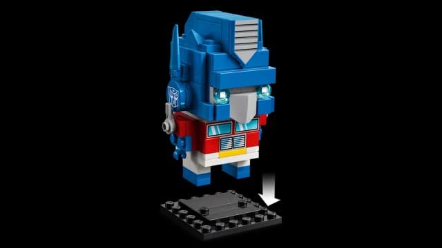 Optimus Prime Robot & Vehicle - Image 4