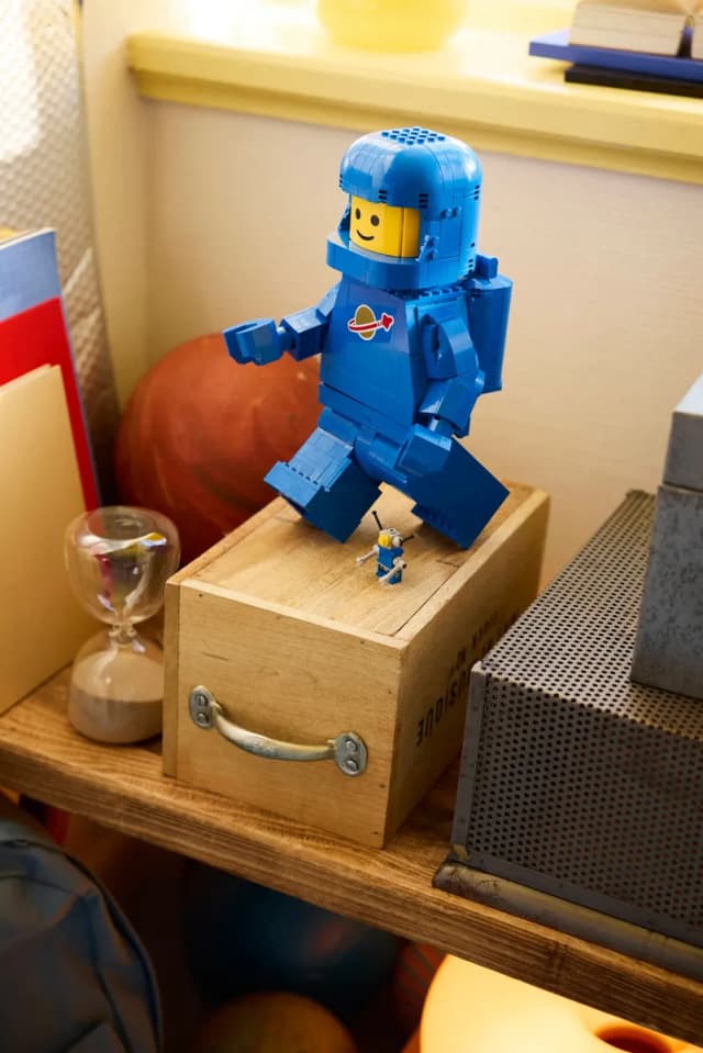 Up-Scaled Blue Astronaut Minifigure - Image 9