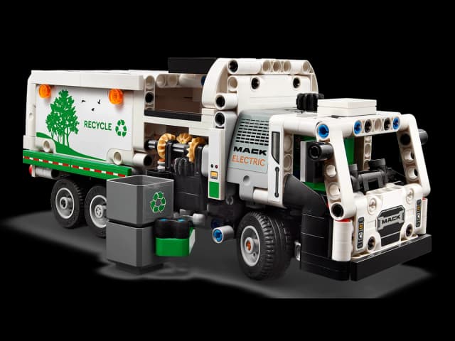 Mack® LR Electric Garbage Truck - Image 5
