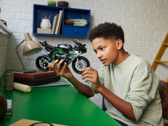 Kawasaki Ninja H2R Motorcycle - Image 4