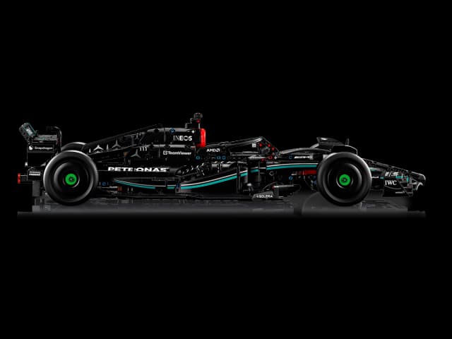 Mercedes-AMG F1 W14 E Performance - Image 1
