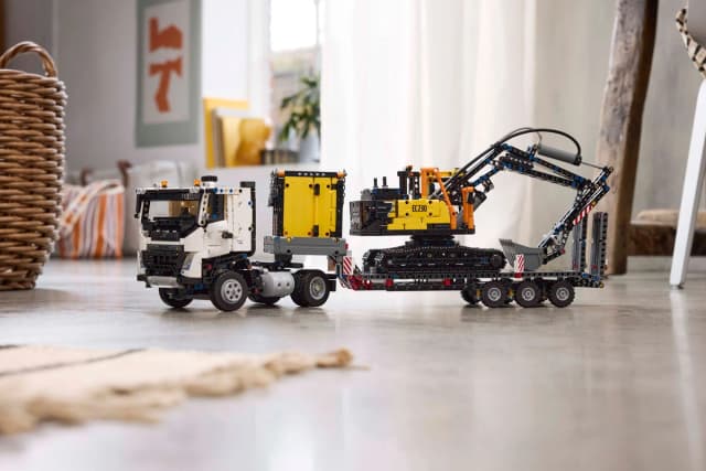 Volvo FMX Truck & EC230 Electric Excavator - Image 6