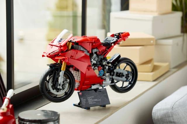 Ducati Panigale V4 S Motorcycle - Image 3