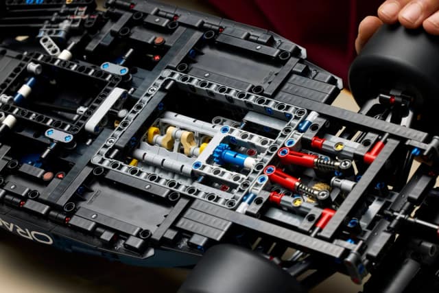 Oracle Red Bull Racing RB20 F1 Car - Image 4