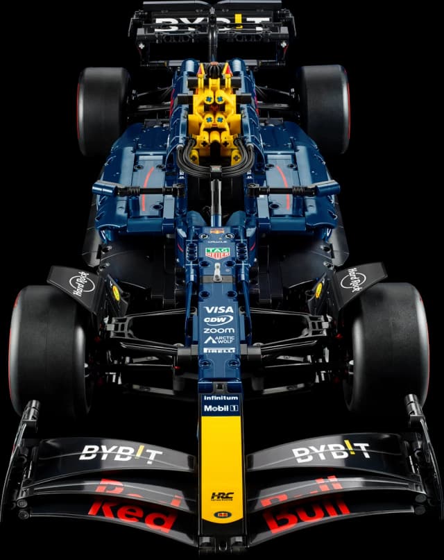 Oracle Red Bull Racing RB20 F1 Car - Image 10