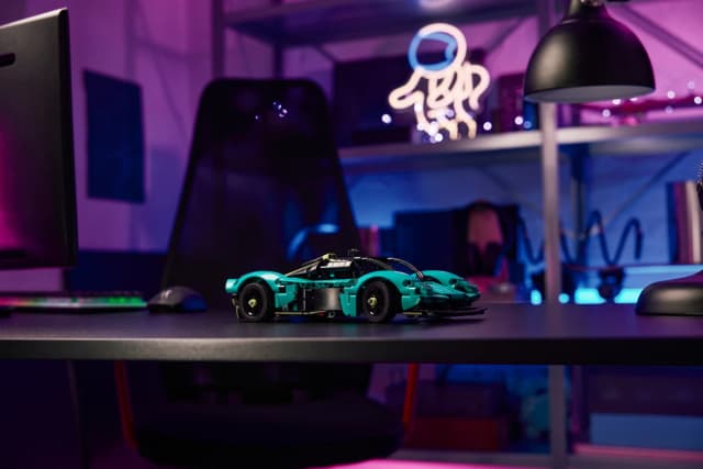 Aston Martin Valkyrie - Image 8