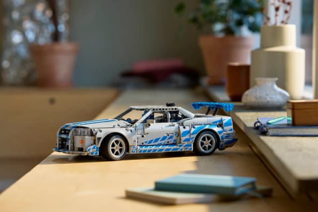 2 Fast 2 Furious Nissan Skyline GT-R (R34) Car - Image 6
