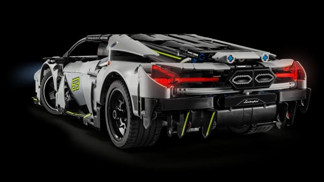 Lamborghini Revuelto Super Sports Car - Image 6