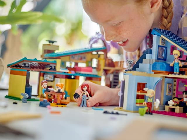 Olly and Paisley's Family Houses - Image 9