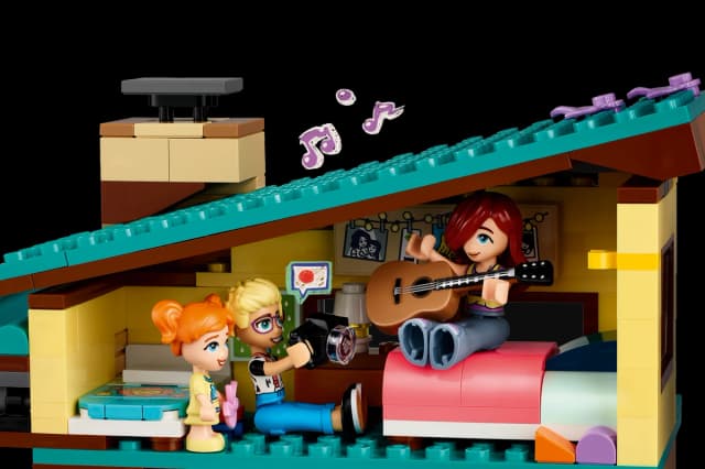 Olly and Paisley's Family Houses - Image 11