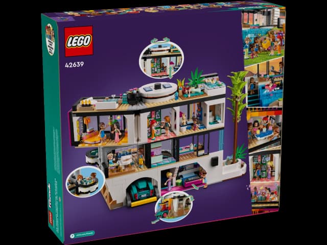 Andrea's Modern Mansion - Image 2