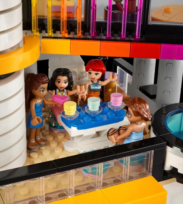 Andrea's Modern Mansion - Image 10