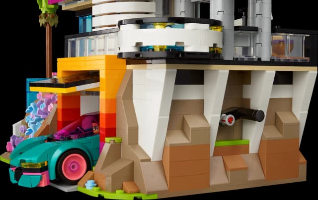 Andrea's Modern Mansion - Image 12