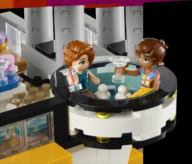 Andrea's Modern Mansion - Image 14