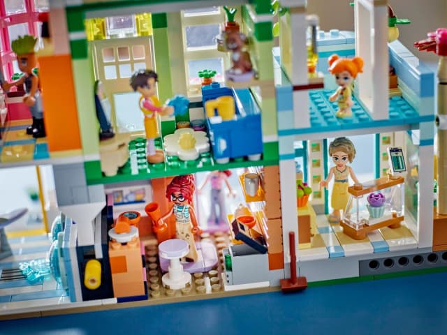 Heartlake City Apartments and Stores - Image 3