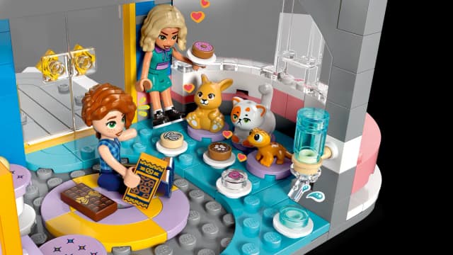 Heartlake City Friends Club House - Image 11