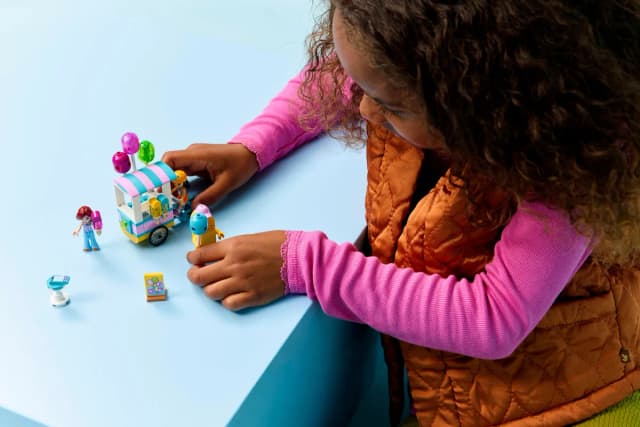 Ice Cream & Balloon Stand - Image 4