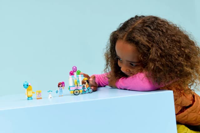 Ice Cream & Balloon Stand - Image 5