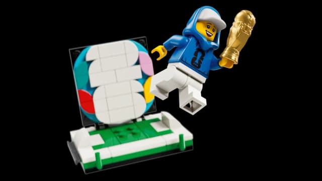 FIFA World Cup™ Official Trophy - Image 4