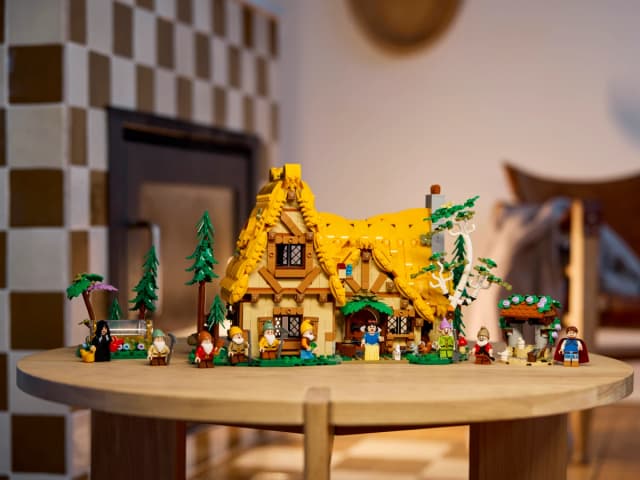 Snow White and the Seven Dwarfs' Cottage - Image 10