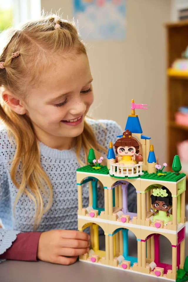 Mini Belle & Tiana with Castle - Image 4