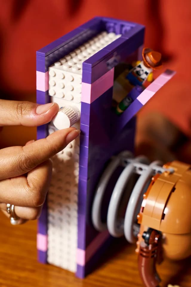 Toy Story Slinky Dog Bookends - Image 12