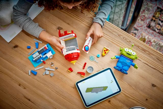 Alien with Pizza Planet Rocket Ride - Image 8