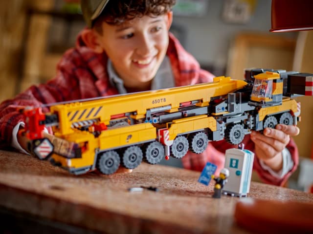 Yellow Mobile Construction Crane - Image 9