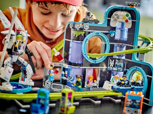 Robot World Roller-Coaster Park - Image 10