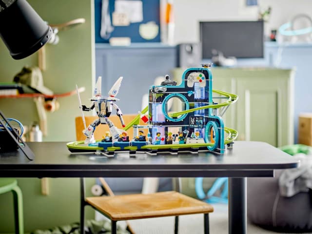 Robot World Roller-Coaster Park - Image 7