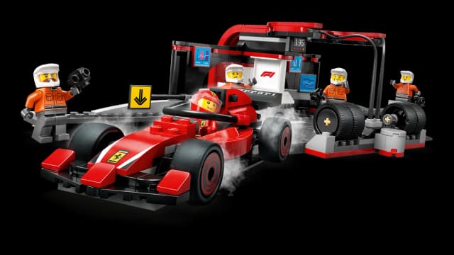F1® Pit Stop & Pit Crew with Ferrari Car - Image 4