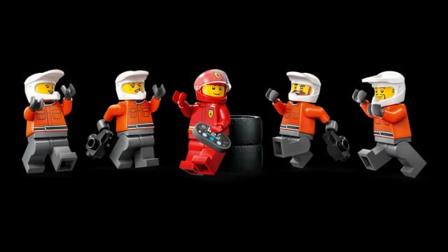 F1® Pit Stop & Pit Crew with Ferrari Car - Image 7