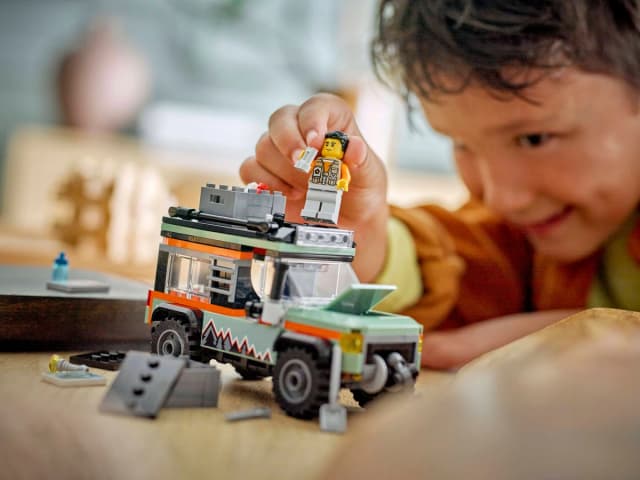 Off-Road 4x4 Mountain Truck - Image 7